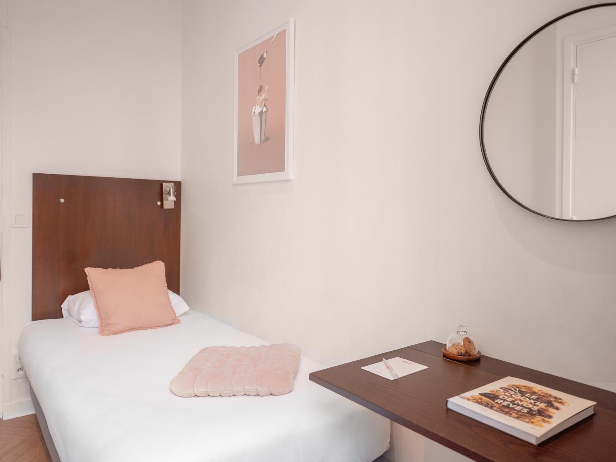 Hotel Biskui Levallois-Perret Buitenkant foto