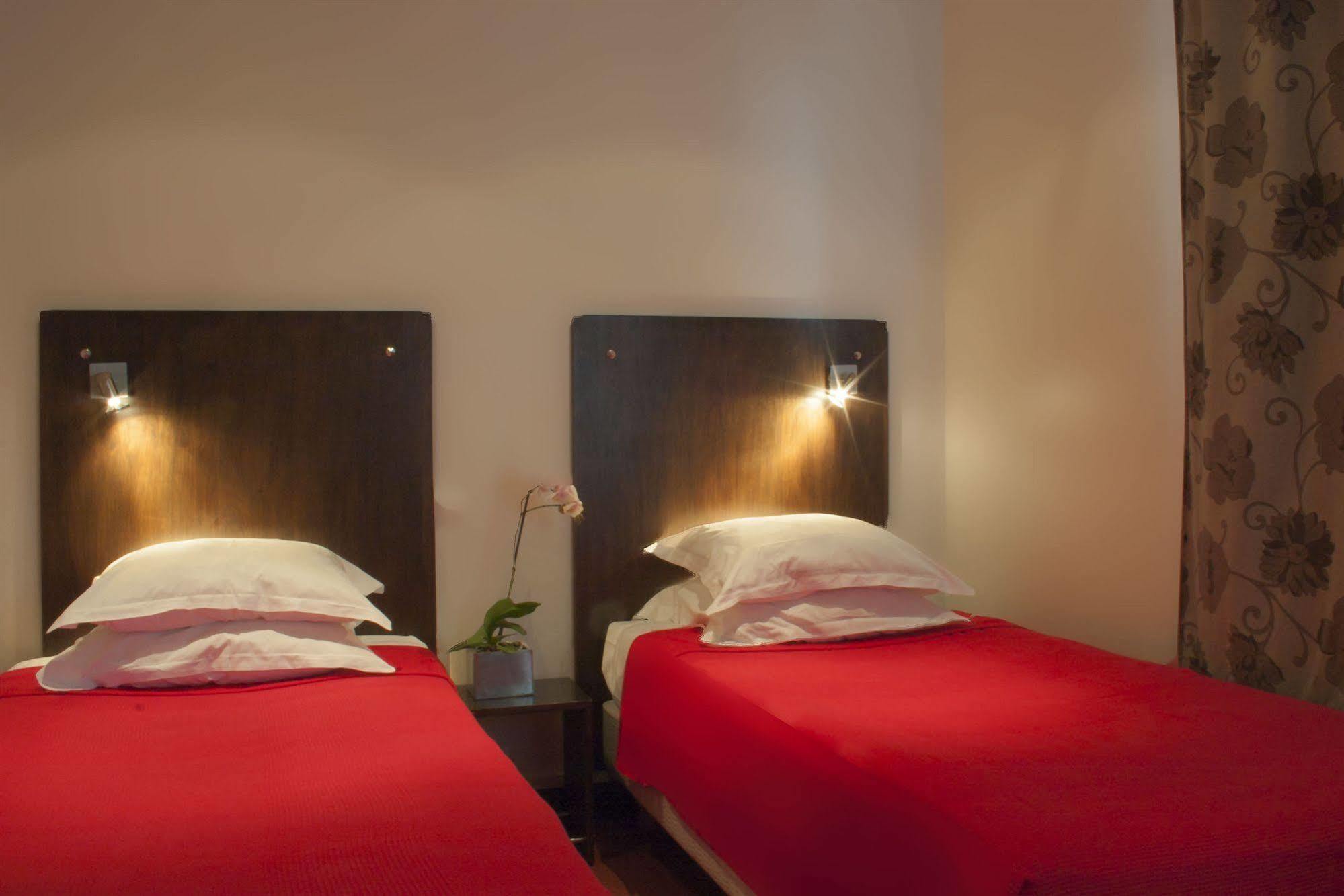 Hotel Biskui Levallois-Perret Buitenkant foto